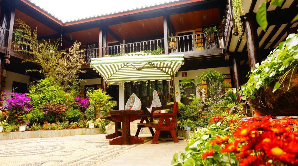 Lijiang Wangjia Courtyard Inn Экстерьер фото