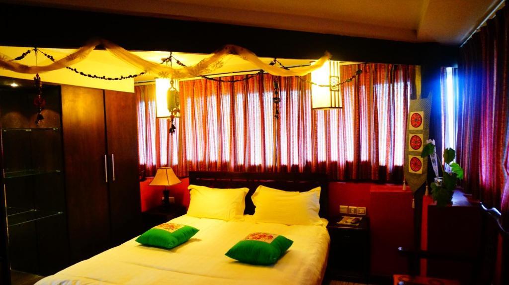 Lijiang Wangjia Courtyard Inn Номер фото